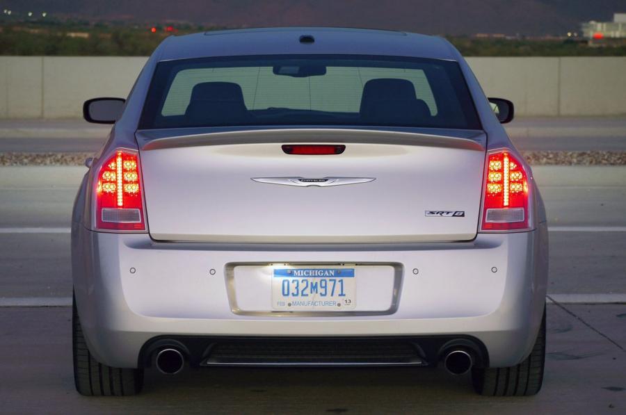 Chrysler 300C SRT8 2012 года  (фото 4 из 100)